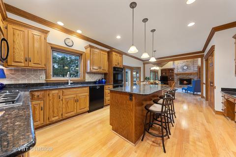 1460 Spero Ct, Wheaton, IL 60187 photo 8