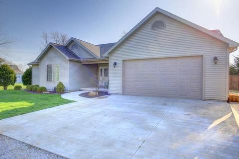 106 N Jackson St, Philo, IL 61864 photo 3