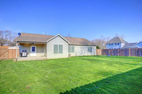 106 N Jackson St, Philo, IL 61864 photo 5