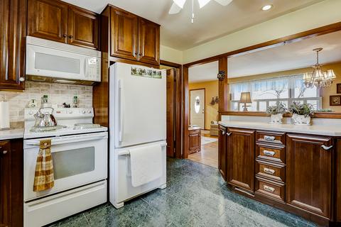 500 Spring St, Roselle, IL 60172 photo 9