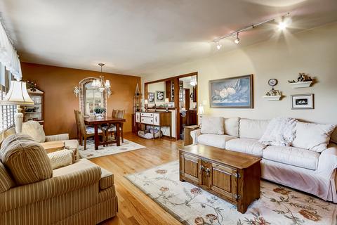 500 Spring St, Roselle, IL 60172 photo 4
