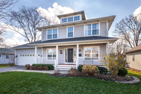 702 Parkway Dr, Wheaton, IL 60187 photo 1