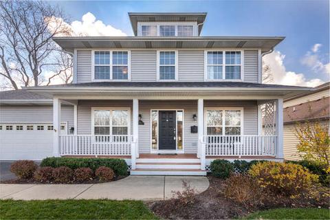 702 Parkway Dr, Wheaton, IL 60187 photo 2