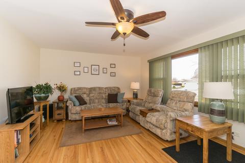 677 Catalpa Ln, Bartlett, IL 60103 photo 3