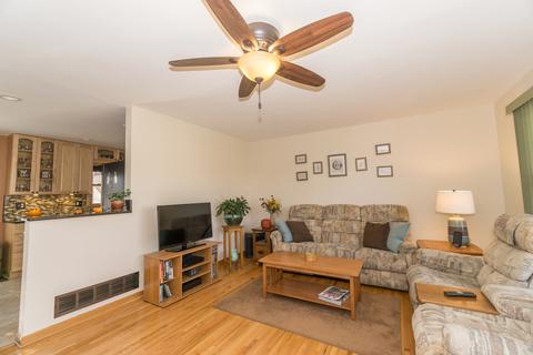 677 Catalpa Ln, Bartlett, IL 60103 photo 4