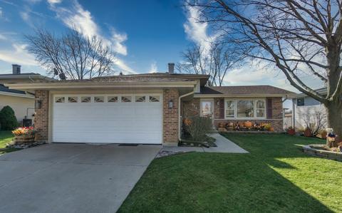 677 Catalpa Ln, Bartlett, IL 60103 photo 1