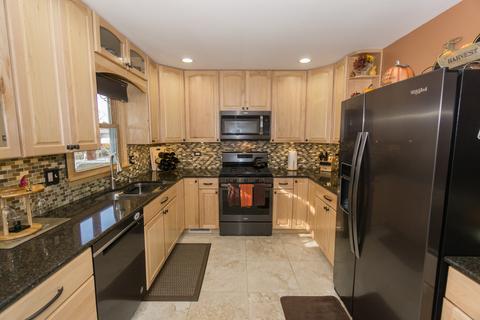 677 Catalpa Ln, Bartlett, IL 60103 photo 5