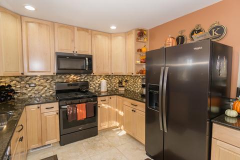 677 Catalpa Ln, Bartlett, IL 60103 photo 8
