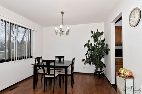 1640 Blackhawk Trl, Wheeling, IL 60090 photo 8
