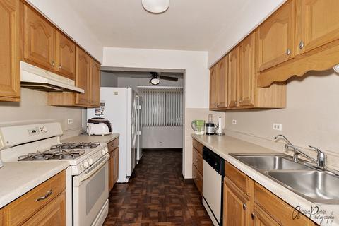 1640 Blackhawk Trl, Wheeling, IL 60090 photo 10