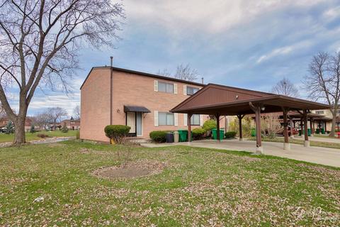 1640 Blackhawk Trl, Wheeling, IL 60090 photo 1