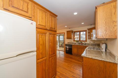 721 Algona Ave, Elgin, IL 60120 photo 5