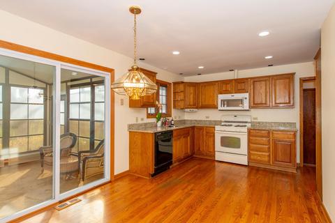 721 Algona Ave, Elgin, IL 60120 photo 3