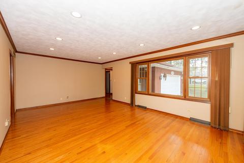 721 Algona Ave, Elgin, IL 60120 photo 9