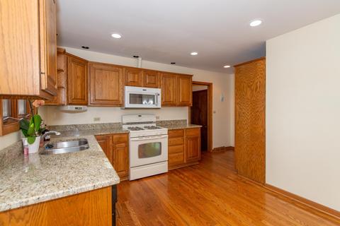 721 Algona Ave, Elgin, IL 60120 photo 4