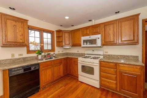 721 Algona Ave, Elgin, IL 60120 photo 2