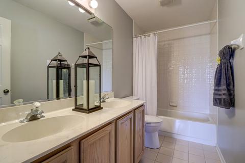 2811 Colonial Dr, Elgin, IL 60124 photo 23