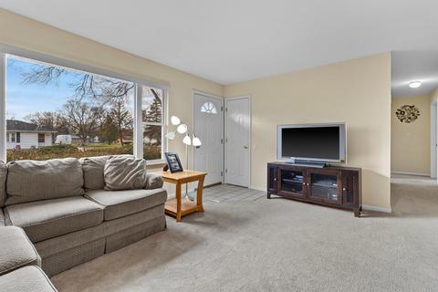 4502 W Shore Dr, Mchenry, IL 60050 photo 4