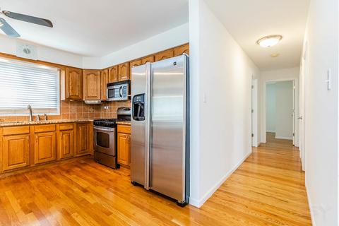 249 Marshall Dr, Des Plaines, IL 60016 photo 12
