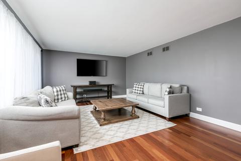 967 Marshall Dr, Des Plaines, IL 60016 photo 4