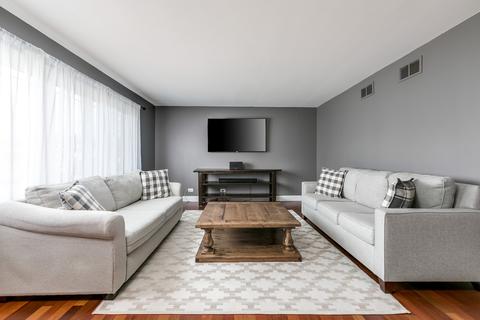 967 Marshall Dr, Des Plaines, IL 60016 photo 3
