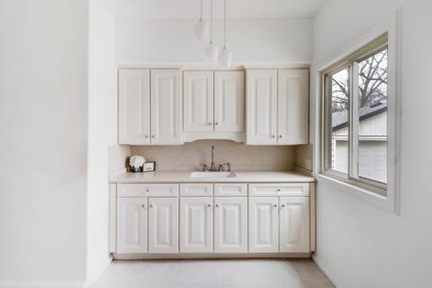 1001 S Linden St, Normal, IL 61761 photo 5
