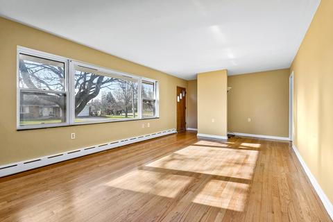 212 E Reader St, Elburn, IL 60119 photo 4