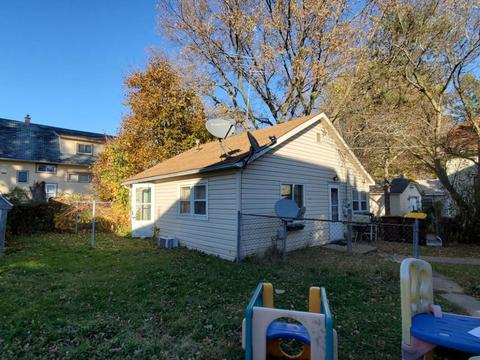 104 E Wayne St, Freeport, IL 61032 photo 1