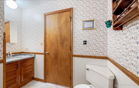 915 Augusta Ave, Elgin, IL 60120 photo 28