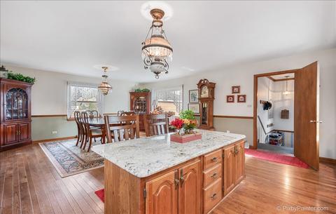 915 Augusta Ave, Elgin, IL 60120 photo 17