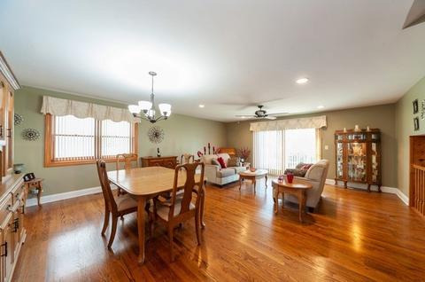 720 Jody Ln, Hoffman Estates, IL 60169 photo 14