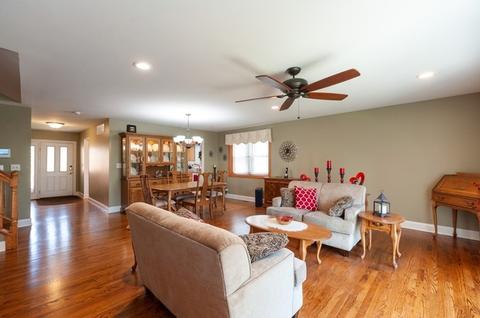 720 Jody Ln, Hoffman Estates, IL 60169 photo 10