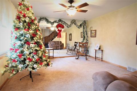 2050 Harvard Ln, Elgin, IL 60123 photo 2