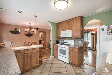 650 Frederick Ln, Hoffman Estates, IL 60169 photo 15