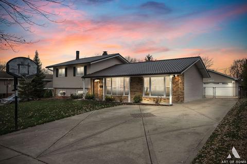 650 Frederick Ln, Hoffman Estates, IL 60169 photo 1