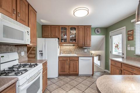 650 Frederick Ln, Hoffman Estates, IL 60169 photo 14