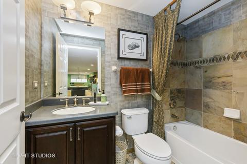 1053 Riviera Dr, Elgin, IL 60124 photo 20