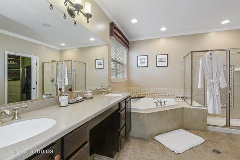 1053 Riviera Dr, Elgin, IL 60124 photo 11