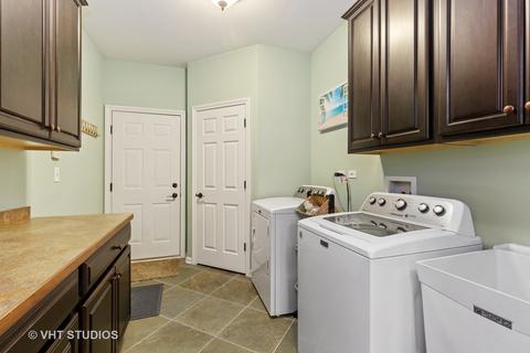 1053 Riviera Dr, Elgin, IL 60124 photo 22