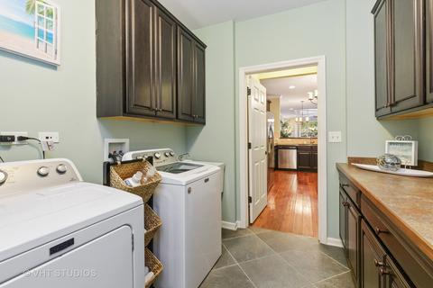 1053 Riviera Dr, Elgin, IL 60124 photo 21