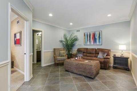 1053 Riviera Dr, Elgin, IL 60124 photo 3