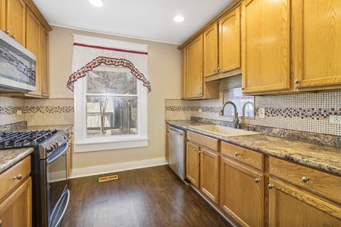 320 Avon St, Aurora, IL 60505 photo 9