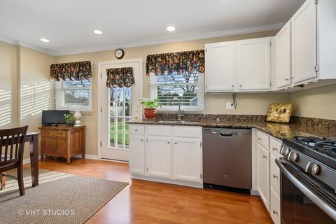 427 E Berry Rd, Barrington, IL 60010 photo 4