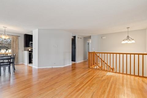 331 Cherrywood Rd, Buffalo Grove, IL 60089 photo 3