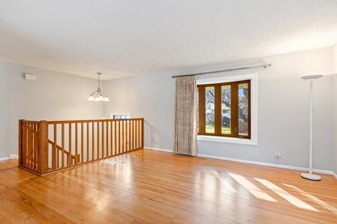 331 Cherrywood Rd, Buffalo Grove, IL 60089 photo 2