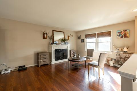 1704 E Grand Ave, Lindenhurst, IL 60046 photo 2