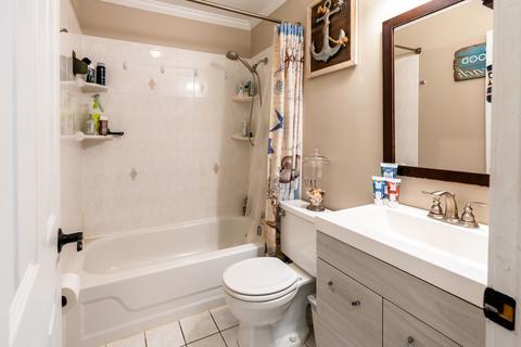 1704 E Grand Ave, Lindenhurst, IL 60046 photo 9
