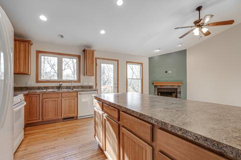 707 W Dowell Rd, Mchenry, IL 60051 photo 3