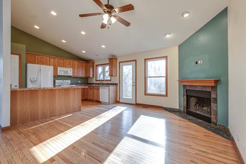 707 W Dowell Rd, Mchenry, IL 60051 photo 2