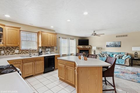 102 N Gadwall Ln, Downs, IL 61736 photo 5